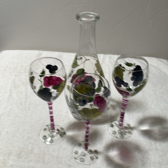 Home Essentials Decanter and Three Wine Glasses - Picture 3 of 9